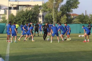 Όλοι... πάνω στον Σωφρόνη!