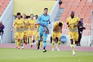 Μπλόκο... της Δόξας στο ΑΠΟΕΛ (φώτος)