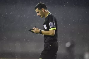 Μπλόκο... της Δόξας στο ΑΠΟΕΛ (φώτος)