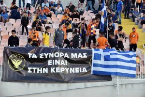 Πανό οι ΑΠΟΕΛίστες: "Τα σύνορα μας είναι στην Κερύνεια"