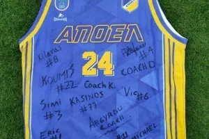Με υπογεγραμμένη φανέλα Ριβάλντο και όχι μόνο!