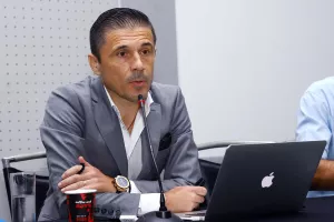 ΕΚΤΟΣ... ο Μάζιτς