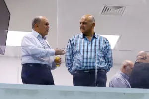 Καραπατάκης/Κέρασε... τον Μιχαηλίδη