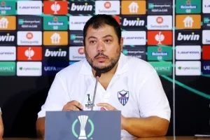 "Ήρθε η ώρα να κερδίσουμε/ Αν αγωνιστούμε όπως στο τελευταίο παιχνίδι..."