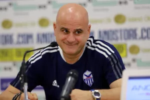 Να χαμογελάσει... 