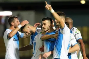 Επέστρεψε στις νίκες, "έπιασε" κορυφή και... περιμένει! (Φώτος)