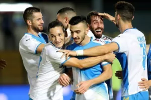 Επέστρεψε στις νίκες, "έπιασε" κορυφή και... περιμένει! (Φώτος)