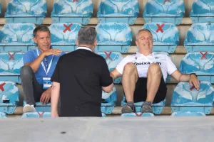 Περιμένουν...