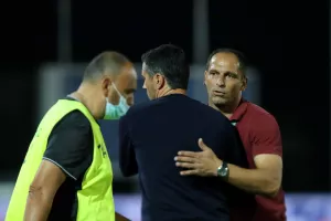 Μαζί στην πρώτη εξάδα;