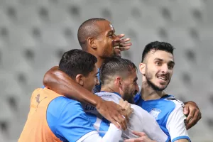 Σεντερ-φορίσια "απόδραση" από το ΓΣΠ με μπαλάρα ο Απόλλωνας! (φώτος)