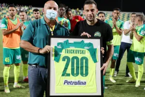 Αποθέωση και τιμές στον 200άρη Τρίσκο (φώτος)