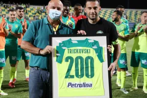 Αποθέωση και τιμές στον 200άρη Τρίσκο (φώτος)