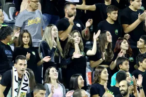 Κοπέλες / ΑΕΚ