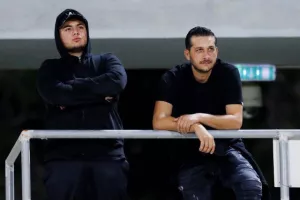 Ανατροπή από αέρος με… ρεσιτάλ Ντιούφ! (φώτος)