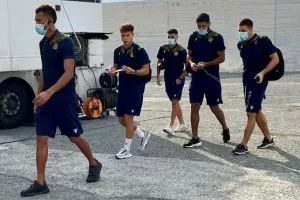 (ΦΩΤΟΣ) Η άφιξη της ΑΕΛ