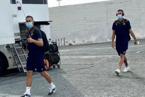 (ΦΩΤΟΣ) Η άφιξη της ΑΕΛ