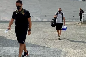 (ΦΩΤΟΣ) Η άφιξη της ΑΕΛ