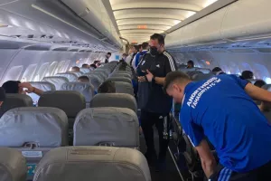 Άφιξη και... βλέπουν ΑΠΟΕΛ (Φώτος)
