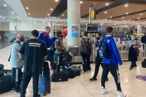 Άφιξη και... βλέπουν ΑΠΟΕΛ (Φώτος)