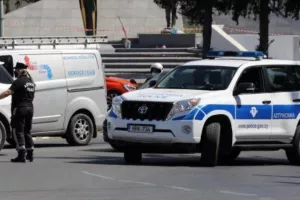 Εντόπισαν παιδί 2 ετών μόνο σε δρόμο / Ψάχνουν την οικογένεια του
