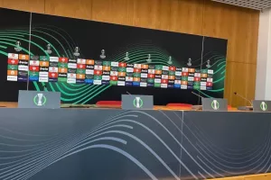 "Ήρθε η ώρα να κερδίσουμε/ Αν αγωνιστούμε όπως στο τελευταίο παιχνίδι..."