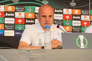 "Ήρθε η ώρα να κερδίσουμε/ Αν αγωνιστούμε όπως στο τελευταίο παιχνίδι..."