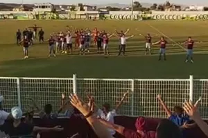 Δυναμική παρουσία στην Αθηαίνου/ Παίκτες και κόσμος μαζί! (Βίντεο)