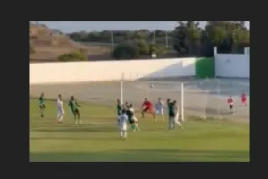 (ΒΙΝΤΕΟ) Το εντυπωσιακό γυριστό και η κεφαλιά