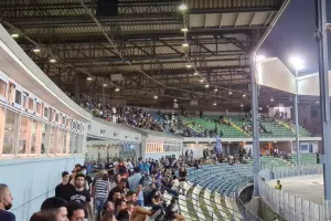 ΦΩΤΟΣ από τον κόσμο στο Τσίρειο 
