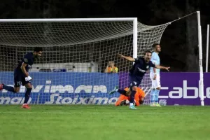 Γκέλα για Πάφο, βαθμό... με μία τελική η Δόξα! (Φώτος)