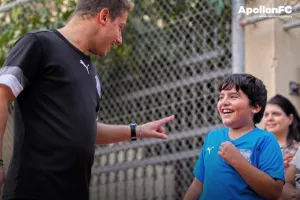 Στα "μπλε" του Απόλλωνα τα προσφυγόπουλα! (φώτος)