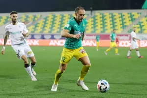 Deal με Tom Hateley