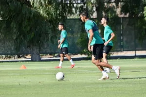Συνεχίζει την δουλειά (φώτος)