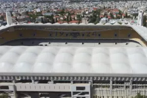 Κιτρινίζει όλο το πάνω διάζωμα στην «Αγια-Σοφιά»