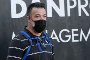 ΠΑΡΕΜΒΑΣΗ Πετεβίνου: "Στα πόσα 'fuck off' αποβάλλεται ο Ουάρντα;"