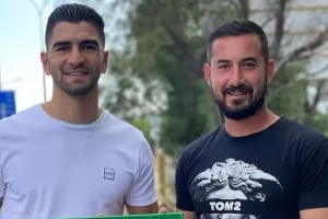 Ο Κούσουλος σε πίνακα ζωγραφικής με την κούπα του πρωταθλητή (φώτος)