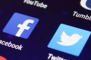 To Facebook τοποθετείται επίσημα μέσω… Twitter!