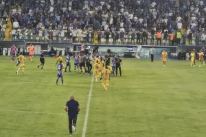 Τελικό σφύριγμα και ένταση στο "Παπαδόπουλος" (Φώτος)
