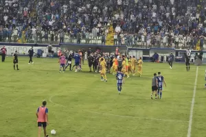 Τελικό σφύριγμα και ένταση στο "Παπαδόπουλος" (Φώτος)