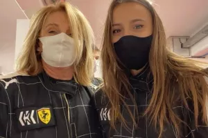 Έβγαλε τη… φαμίλια βόλτα με αυτοκίνητο Formula 1! 