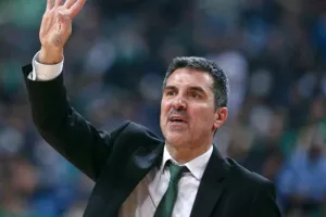 «Συγχαρητήρια σε παίκτες και κόσμο!»