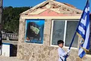 Συγκίνηση για τον 9χρονο Τάσο - Παρέλασε μόνος του!