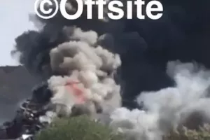 Μεγάλη φωτιά σε εργοστάσιο στο Γέρι! (βίντεο)