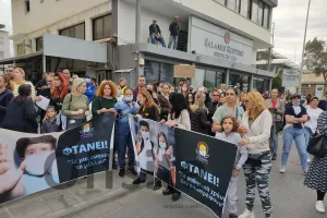Έκλεισαν δρόμους οι γονείς στη Λεμεσό