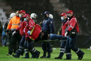 Τραυματίστηκε οπαδός και αποχώρησε με φορείο