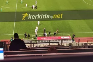 Πρόβλημα νωρίς με Γιούστε και αναγκαστική αλλαγή