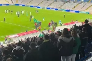 (ΒΙΝΤΕΟ Ομόνοια) "Στο κρύο, στη βροχή…"