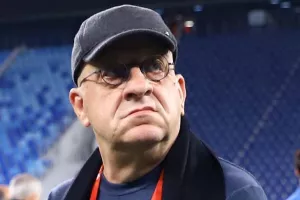 Σκεφτικός ο Πρόεδρος...