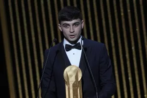 Σαρώνει/Golden Boy