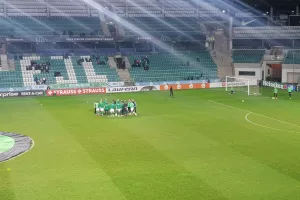Το ζέσταμα στην "A. Le Coq Arena" (φώτος)